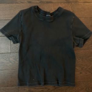 Cropped, detailed shirt